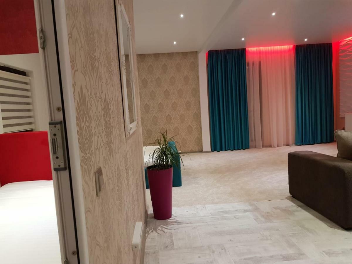 Art Boutique Central Тыргу-Жиу Экстерьер фото